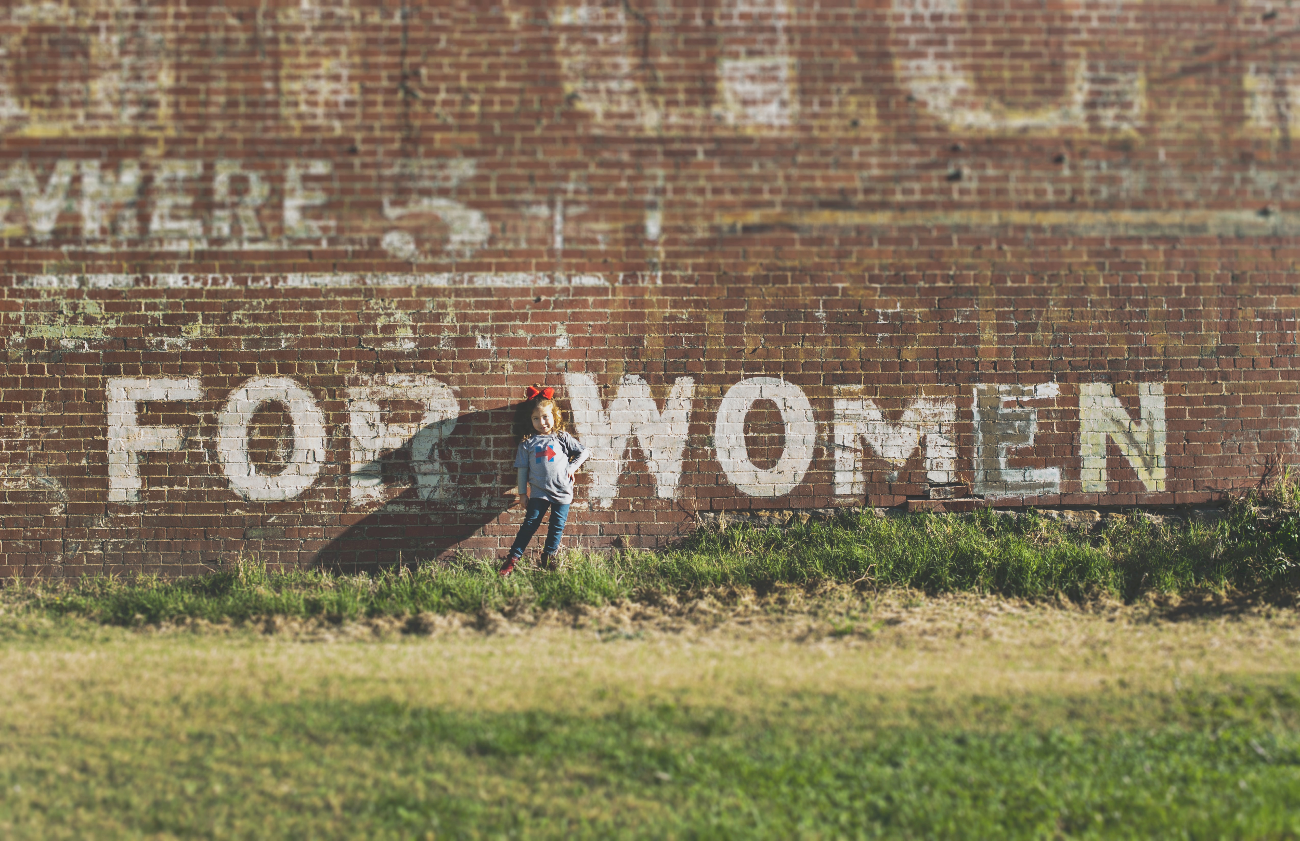 Brick wall with graffiti "for women" 