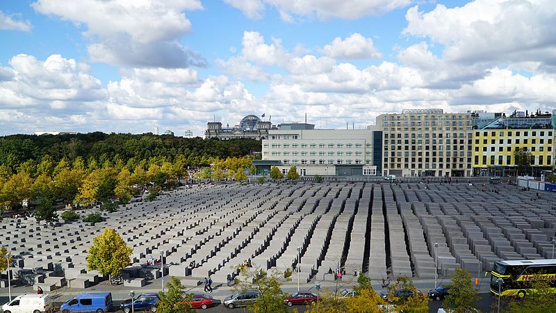 View from Ministergärten towards Memorial to the Murdered Jews of Europe (own work by www.alexanderblum.de)